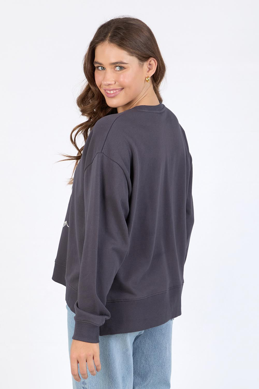 A model wearing the Tulip Cotton Crew in colour Washblack (Black), from the back