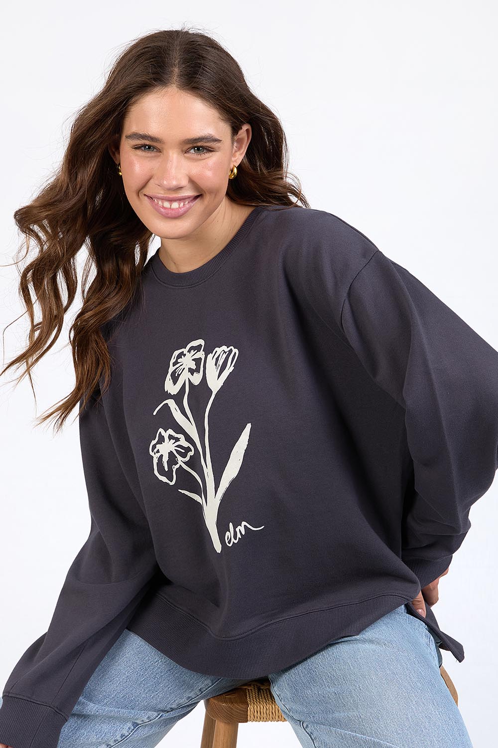 A model wearing the Tulip Cotton Crew in colour Washblack (Black), from the front, cropped image