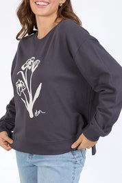 A model wearing the Tulip Cotton Crew in colour Washblack (Black), from the front, cropped image