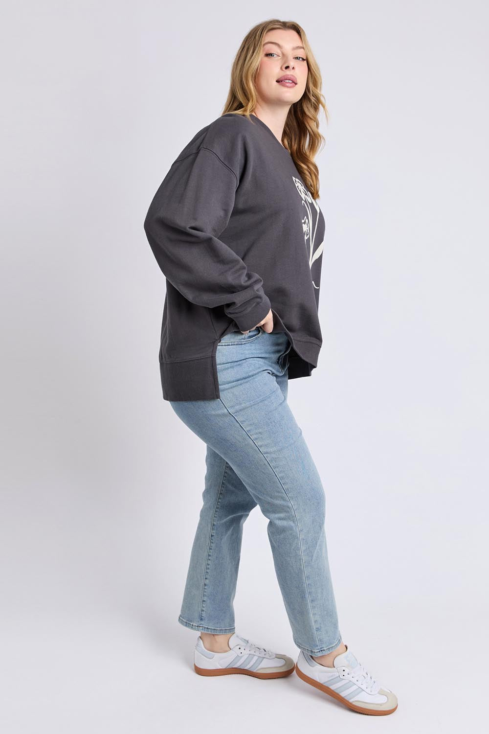A model wearing the Tulip Cotton Crew in colour Washblack (Black), from the front, showing the whole outfit