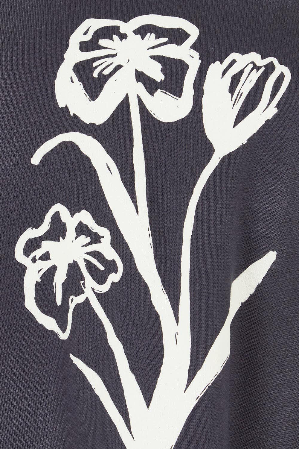 Product shot of the Tulip Cotton Crew in colour Washblack (Black), detail