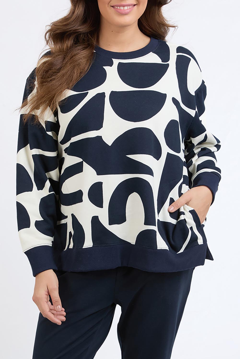 A model wearing the Mural Cotton Crew in colour Navy, from the front, cropped image