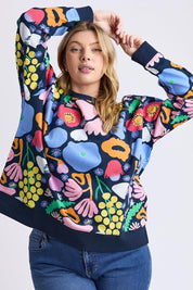 A model wearing the Flower Medley Cotton Crew in colour Multiflora, from the front, cropped image