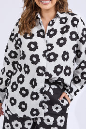 A model wearing the Azalea Lyocell Linen Shirt in colour Mars, from the front, cropped image