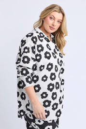 A model wearing the Azalea Lyocell Linen Shirt in colour Mars, from the front, cropped image