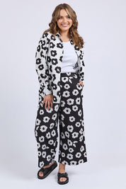 A model wearing the Azalea Lyocell Linen Pant in colour Navyazalea, from the front, showing the whole outfit