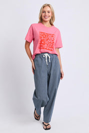Model Genericm wearing size sample of the Winona Tee – Pinklemon in colour Pinklemon, from the front
