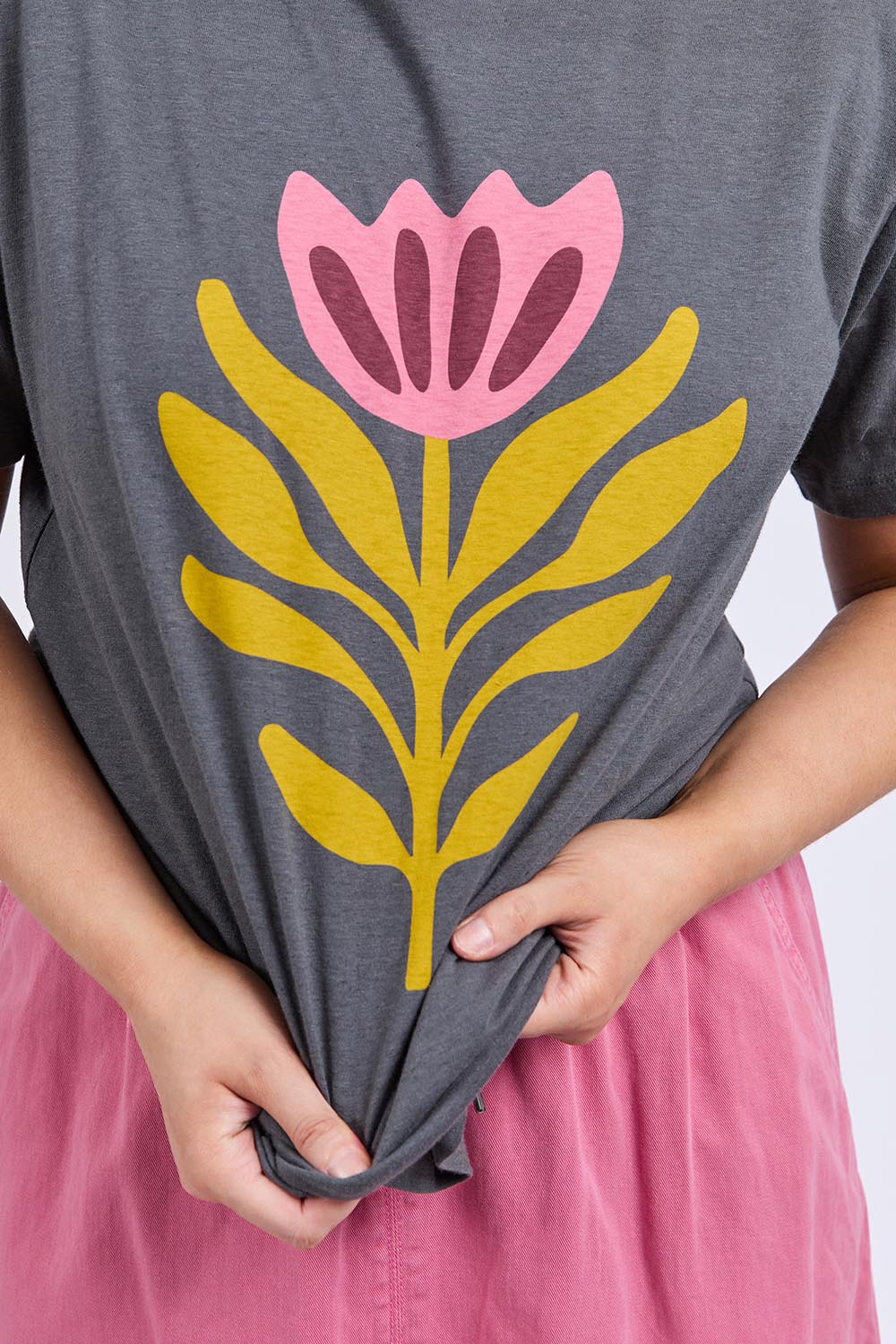 A model wearing the Fiore Cotton Linen Tee in colour Charcoal (Grey), from the front, cropped image