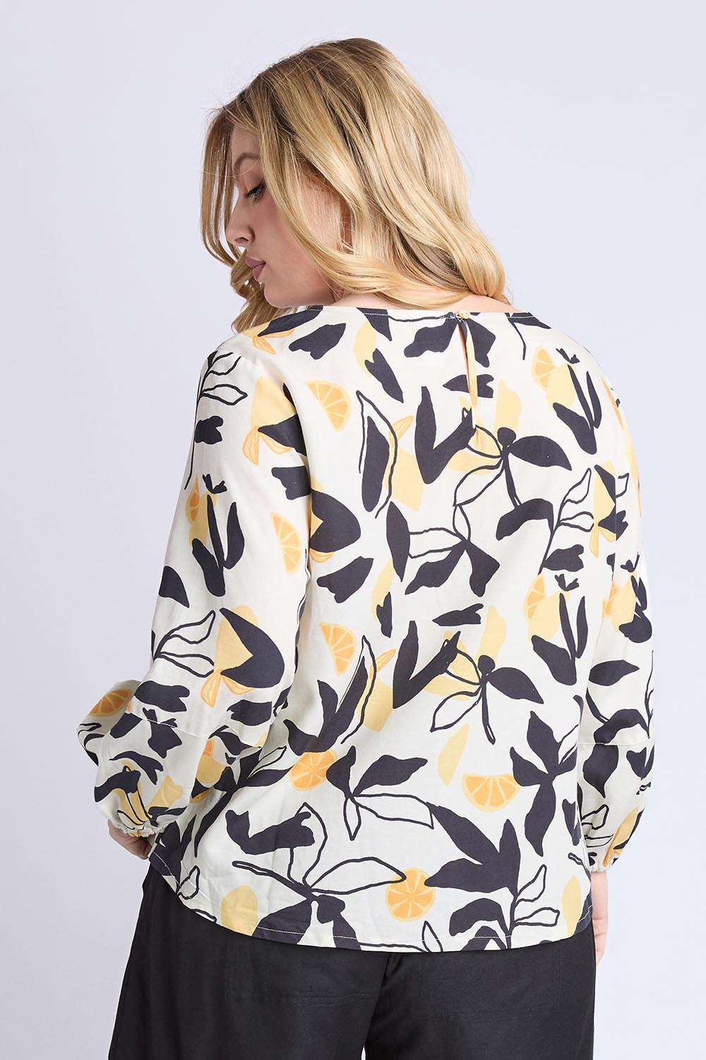 A model wearing the Limone Lyocell Linen Top in colour Limone, from the back