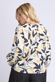 A model wearing the Limone Lyocell Linen Top in colour Limone, from the back