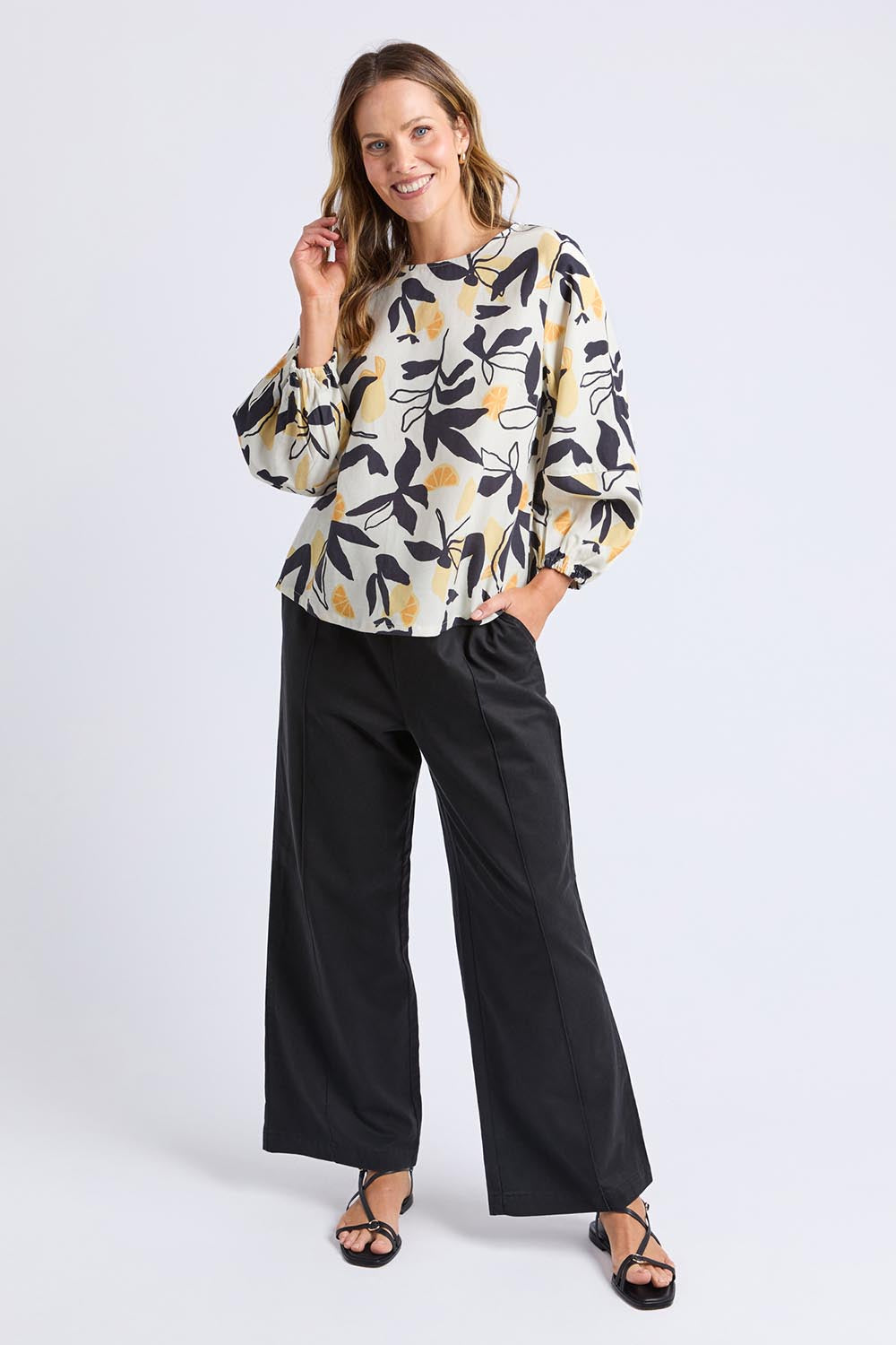 A model wearing the Limone Lyocell Linen Top in colour Limone, from the front, showing the whole outfit