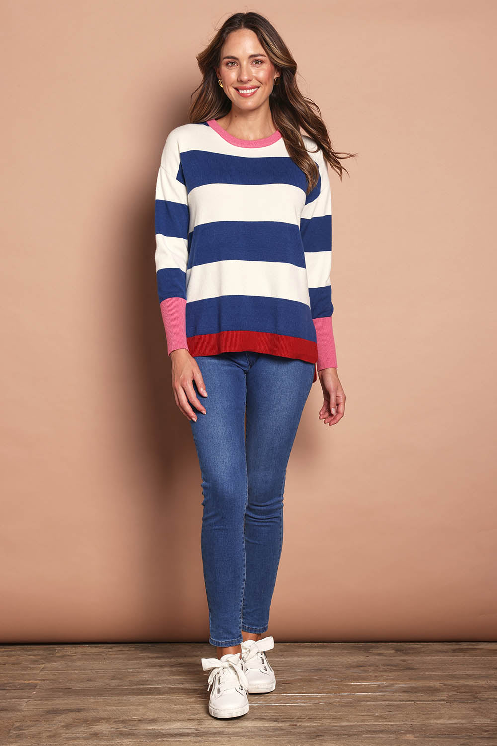 Model Madeline wearing size S of the Elvie Block Stripe Knit in colour Navystripe, from the front, showing the whole outfit