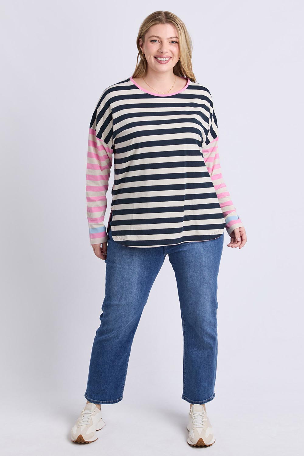 A model wearing the Gaeb Stripe Cotton Long Sleeve Tee in colour Whitenavy, from the front, showing the whole outfit