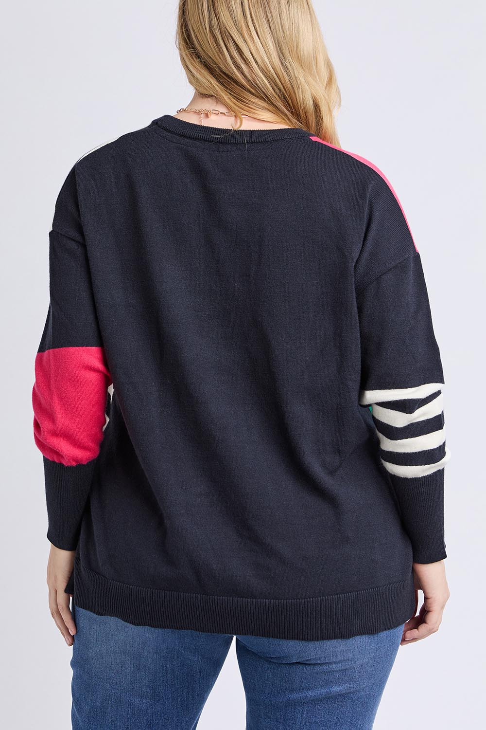 Model Genericm wearing size sample of the Viken Knit – Midnight in colour Midnight, from the back
