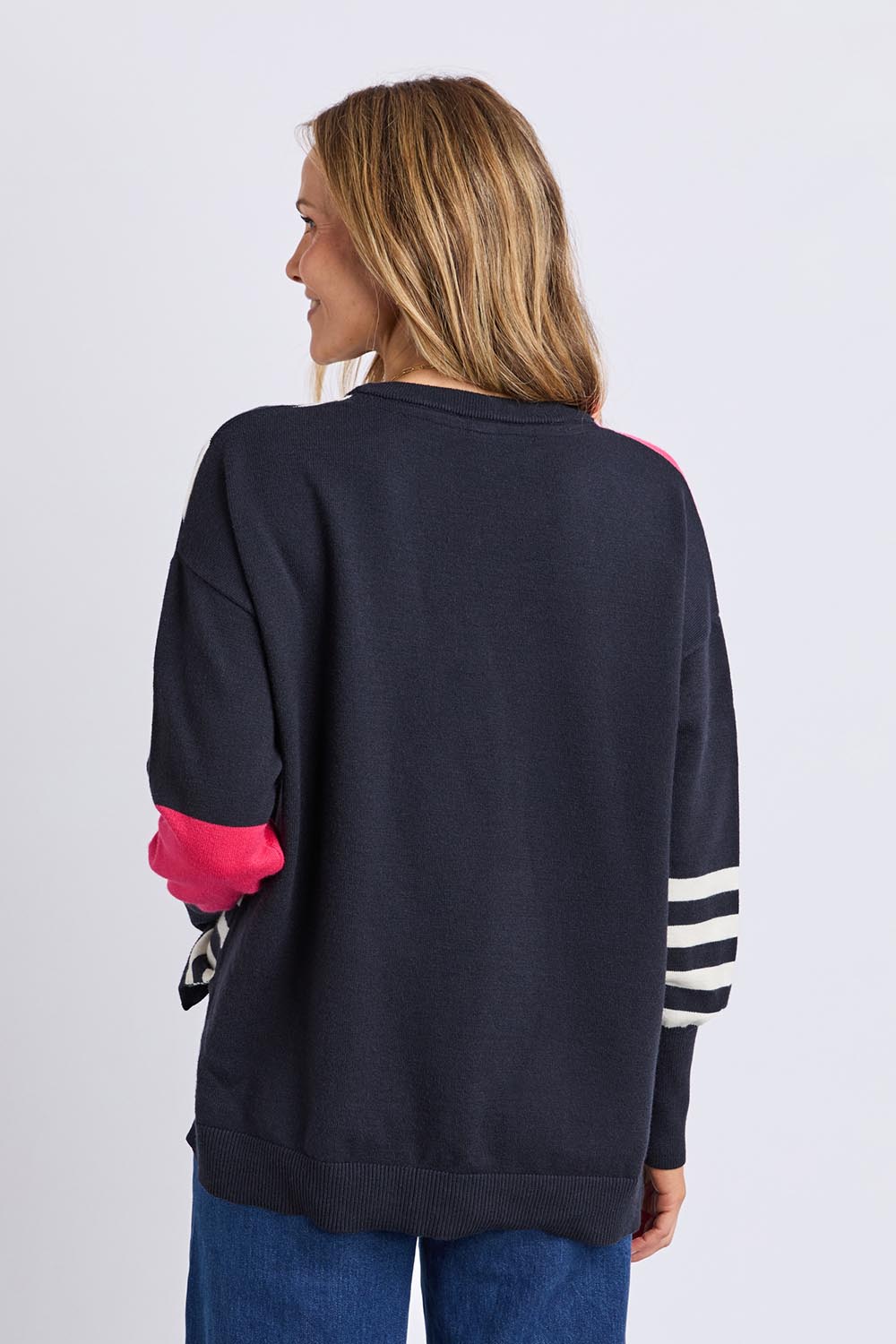 Model Genericm wearing size sample of the Viken Knit – Midnight in colour Midnight, from the back
