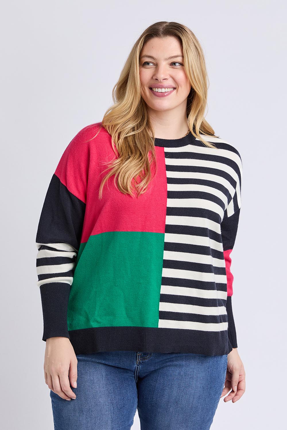 Model Genericm wearing size sample of the Viken Knit – Midnight in colour Midnight, in a cropped view