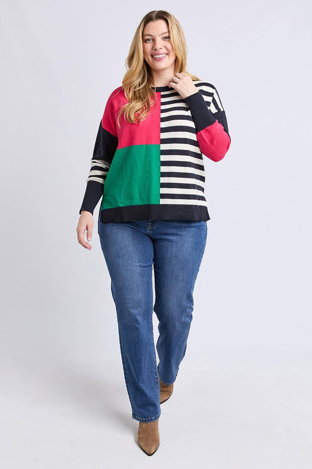 Model Genericm wearing size sample of the Viken Knit – Midnight in colour Midnight, from the front