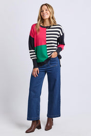 Model Genericm wearing size sample of the Viken Knit – Midnight in colour Midnight, from the front