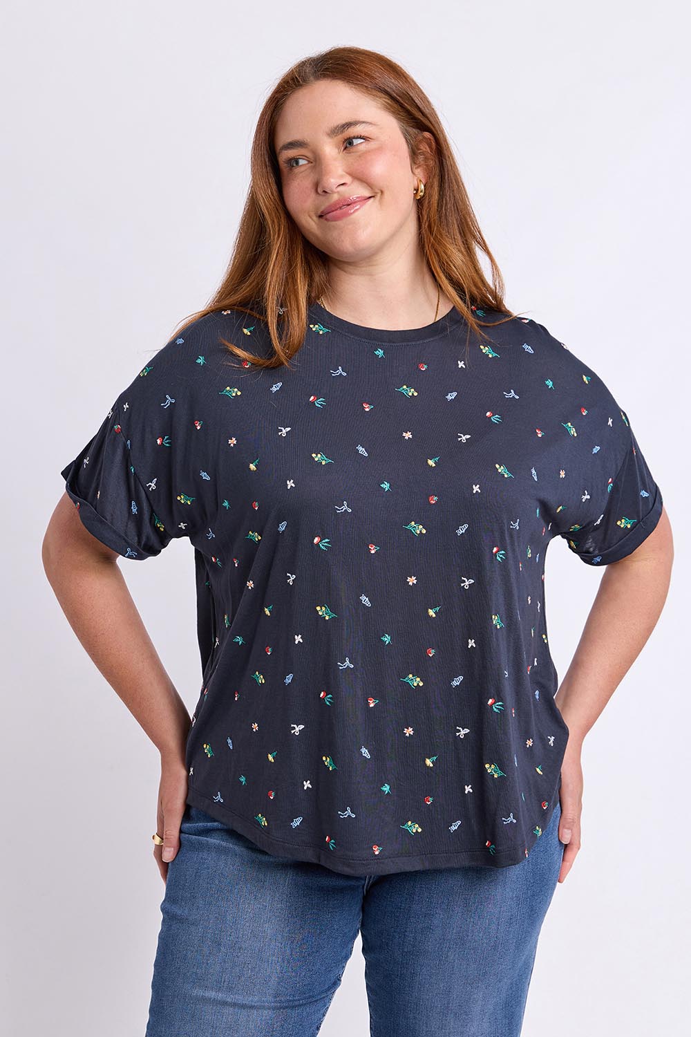 Model Genericm wearing size sample of the Festive Market Tee – Navy in colour Navy, in a cropped view