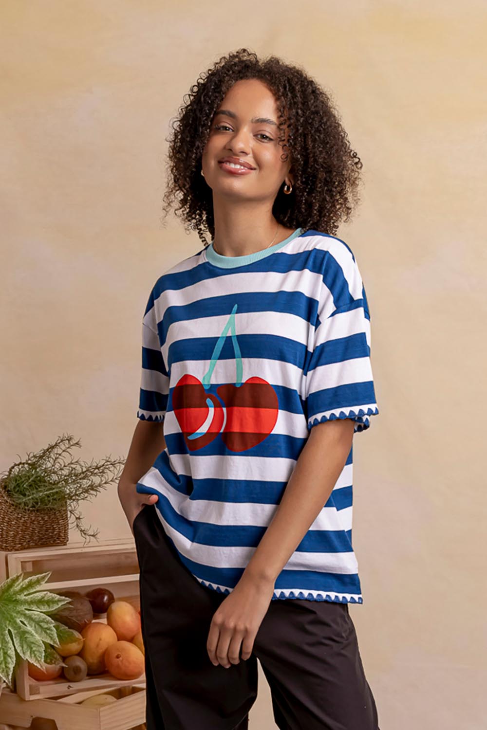 Model Genericm wearing size sample of the Cherry Tee – Chinablue in colour Chinablue, in a cropped view