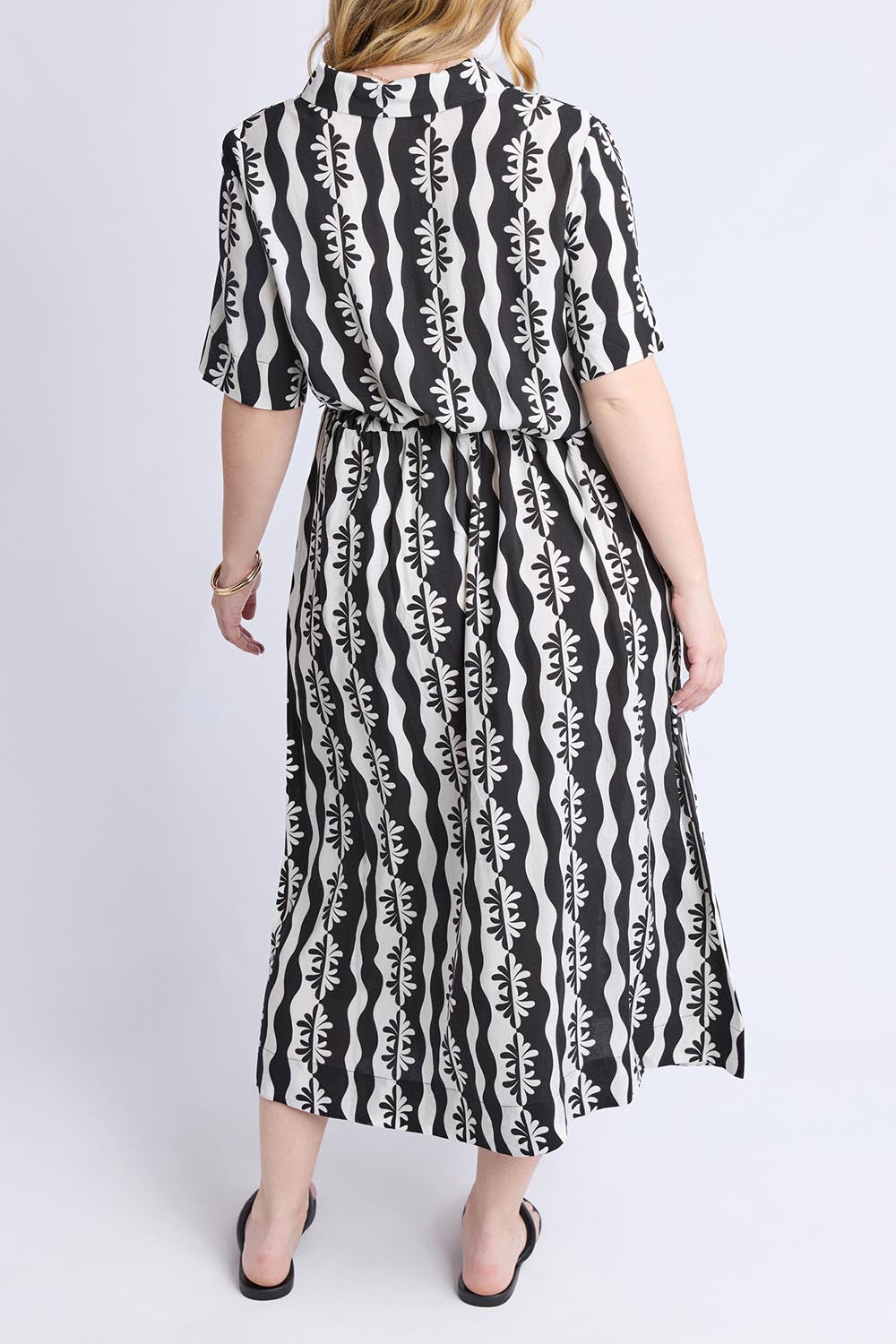 A model wearing the Casa Dress in colour Blackmarsh (Black), from the back