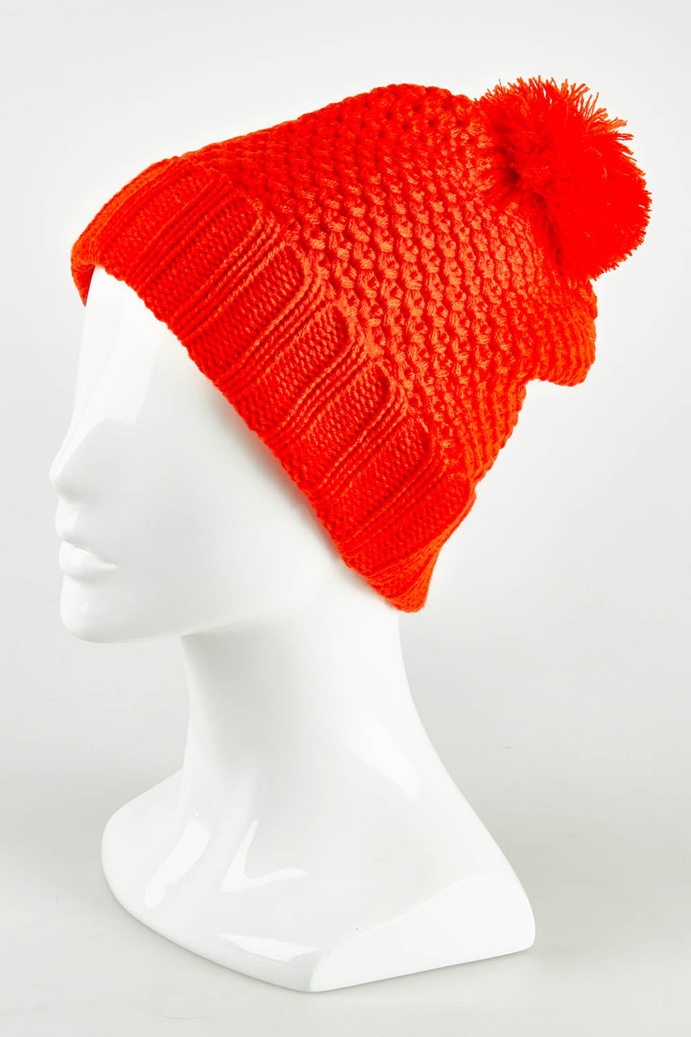 A model wearing size OneSize of the Berry Beanie in colour Tangelo, from the front, showing the whole outfit
