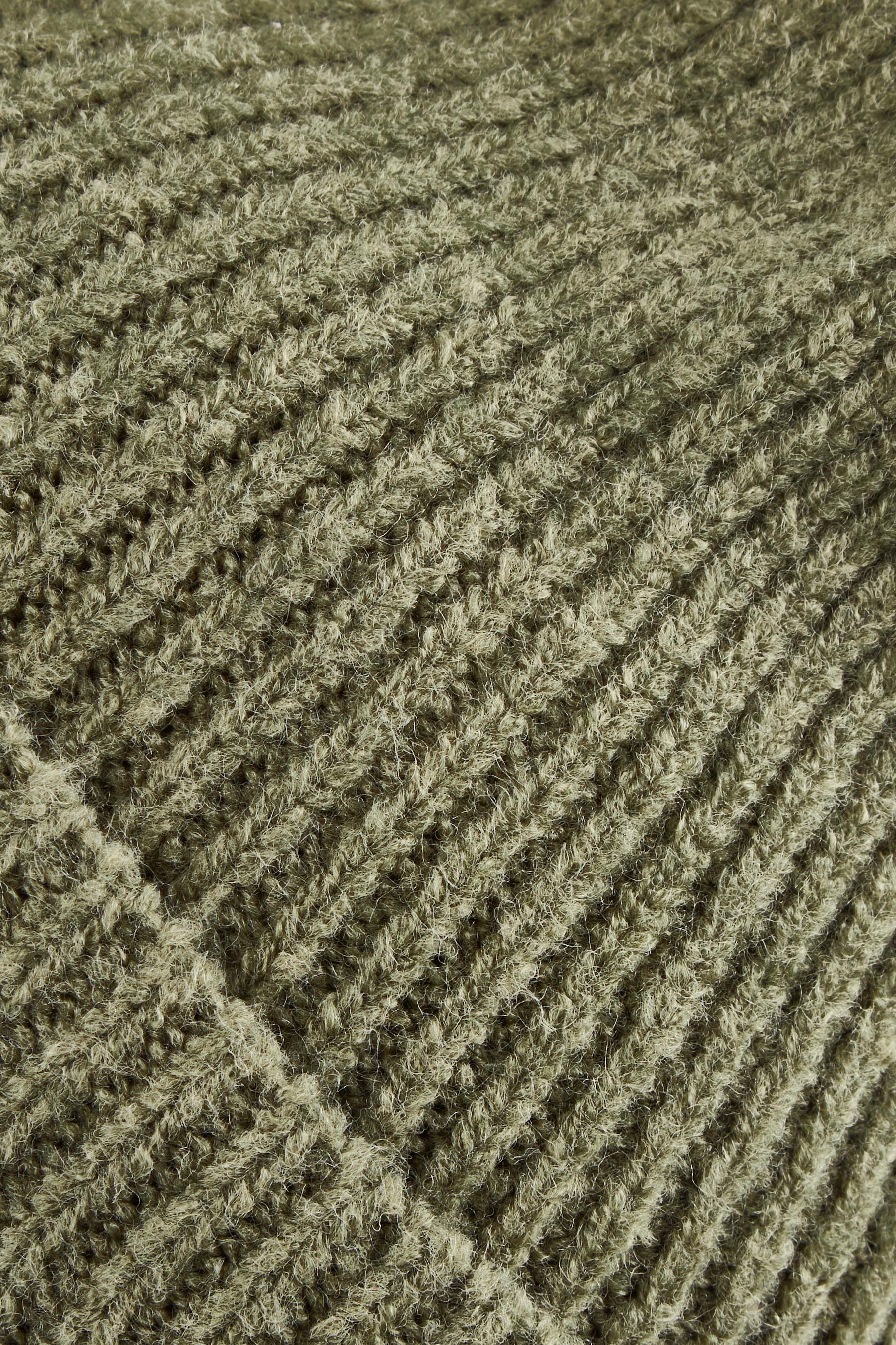 Product shot of the Forrest Beanie in colour Leafclover (Green), detail