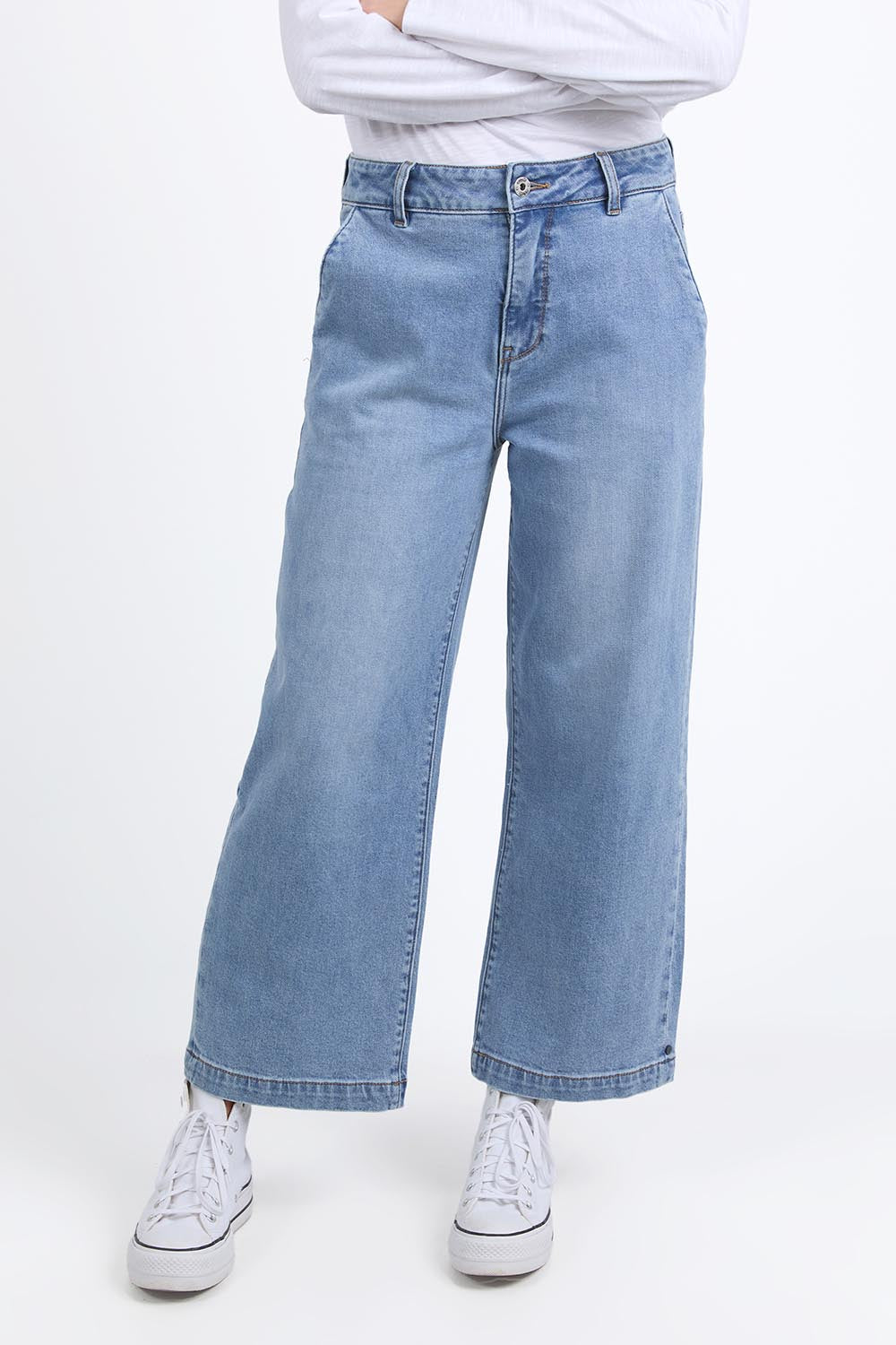 A model wearing the Izzy Wide Leg Jean in colour Lightblue (Blue), from the front, cropped image
