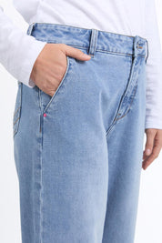 A model wearing the Izzy Wide Leg Jean in colour Lightblue (Blue), from the front, showing the whole outfit