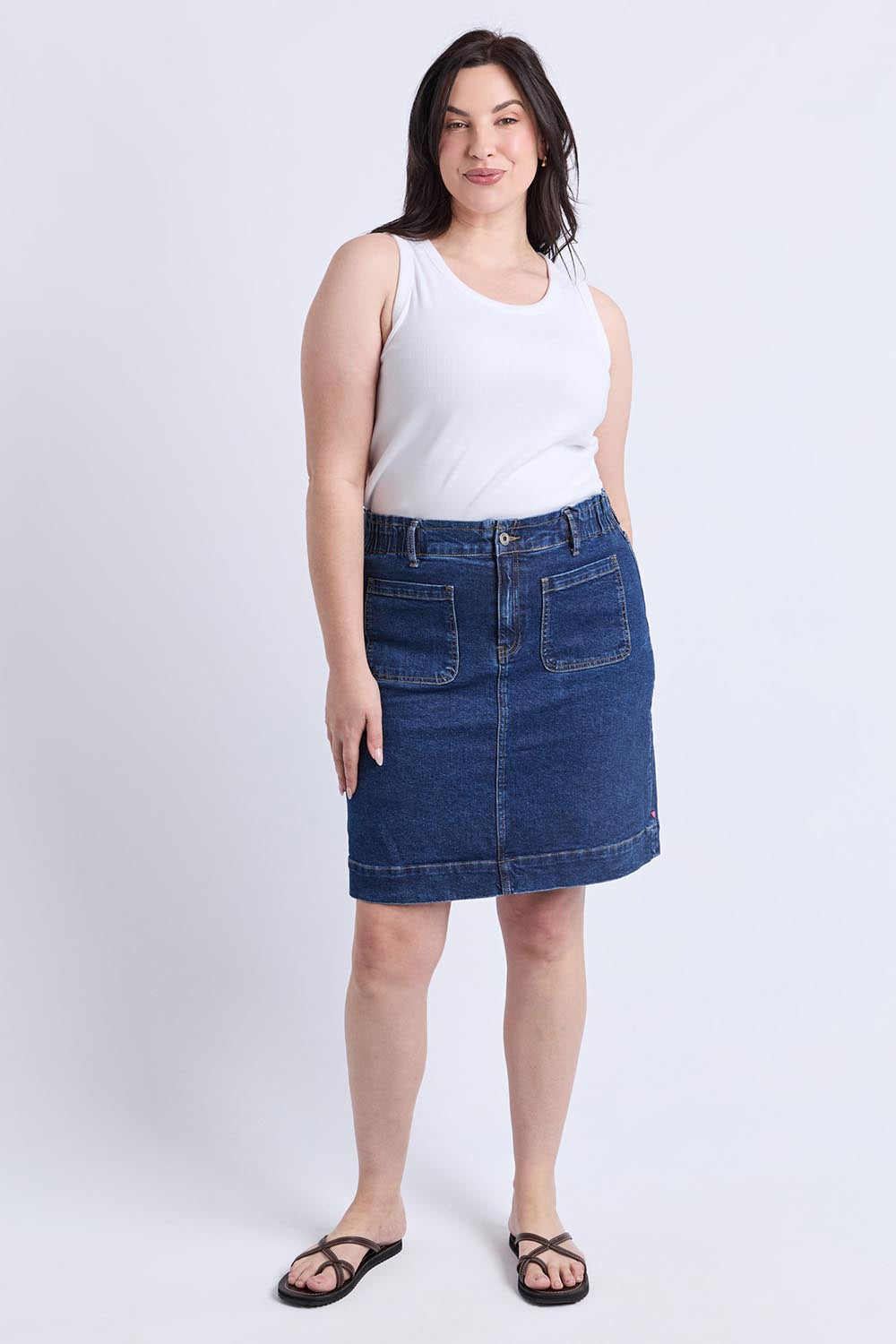 A model wearing the Lennox Denim Skirt in colour Drkblue (Blue), from the front, showing the whole outfit