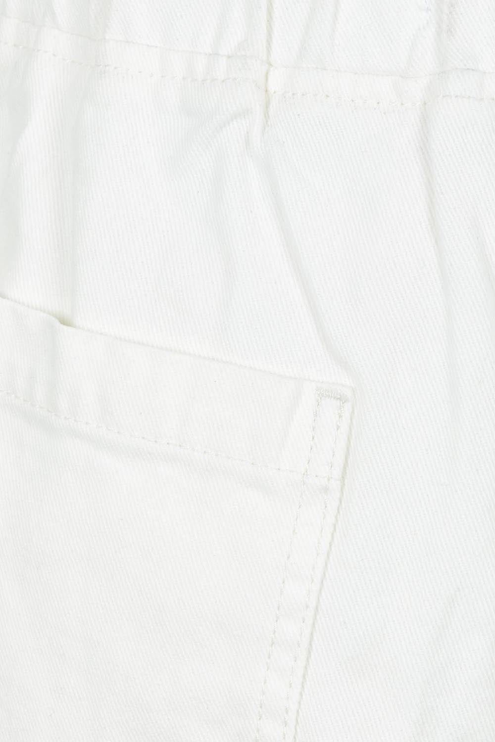 Product shot of the Fundamental Emma Relaxed Denim Short in colour Vinwhite (White), detail