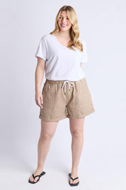 A model wearing the Emma Relaxed Cotton Short in colour Latte, from the front, showing the whole outfit