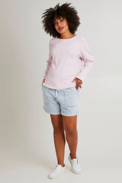 Model Olivia wearing size 10 of the Fundamental Emma Relaxed Short in colour Lghtblue (Blue), from the front, showing the whole outfit