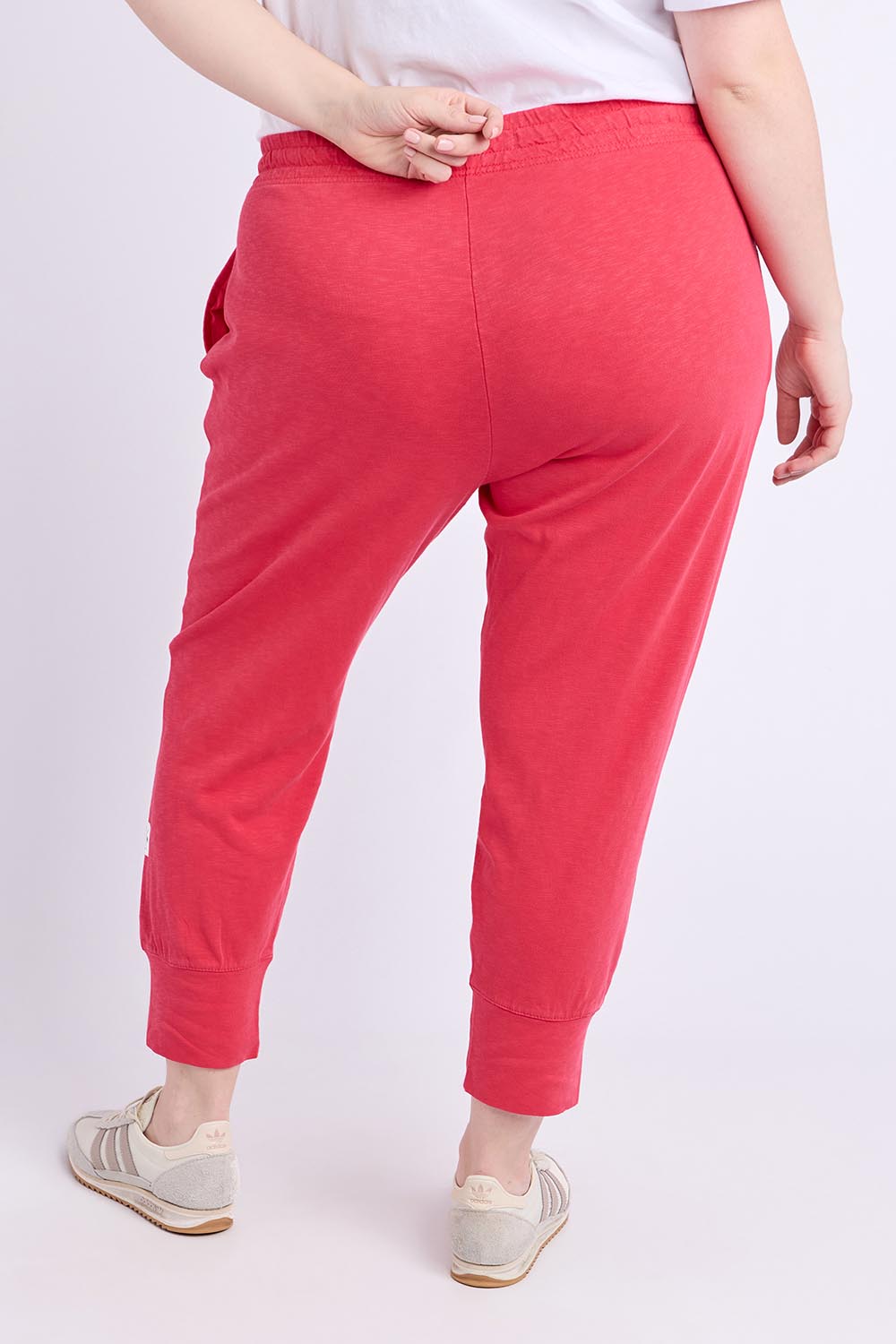 Model Genericm wearing size sample of the Fundamental Brunch Pant – Darkpink in colour Darkpink, from the back