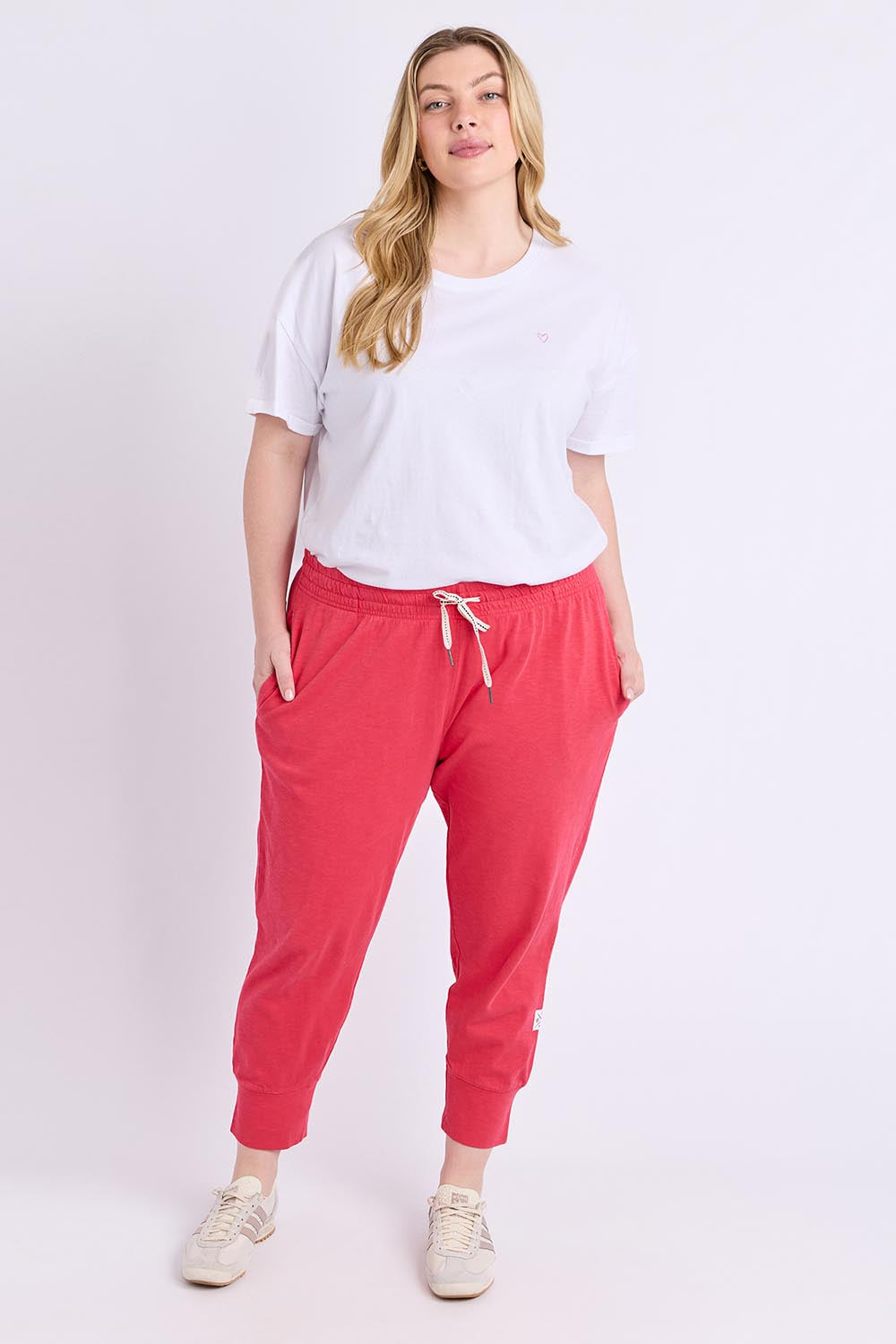 Model Genericm wearing size sample of the Fundamental Brunch Pant – Darkpink in colour Darkpink, from the front