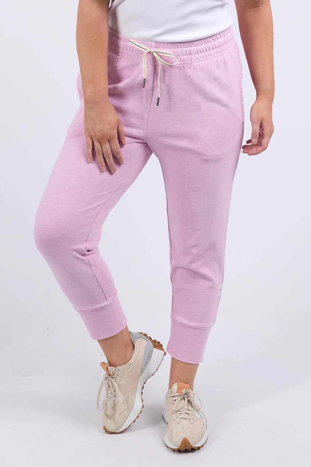 A model wearing the Fundamental Brunch Cotton Pant in colour Duskpink (Pink), from the front, cropped image