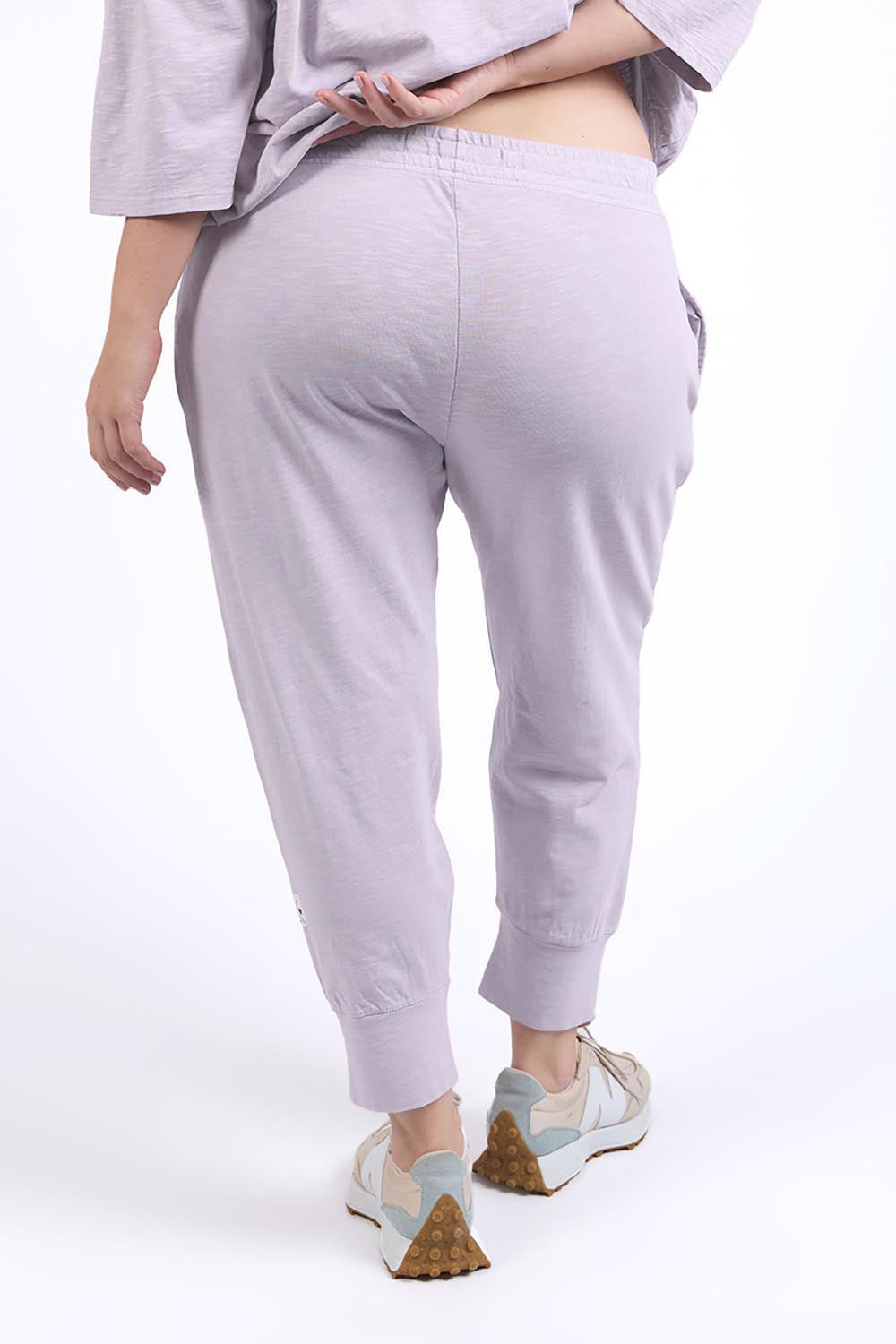 A model wearing the Fundamental Brunch Cotton Pant in colour Dustylilac (Purple), from the back
