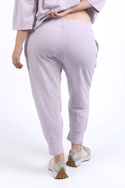 A model wearing the Fundamental Brunch Cotton Pant in colour Dustylilac (Purple), from the back
