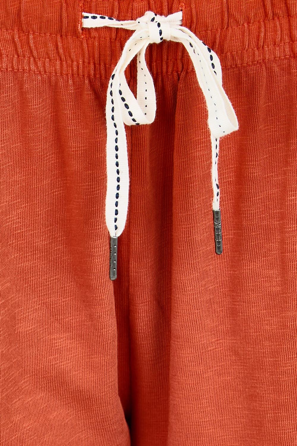 Product shot of the Fundamental Brunch Cotton Pant – Earthbrown in colour Earthbrown, showing detail