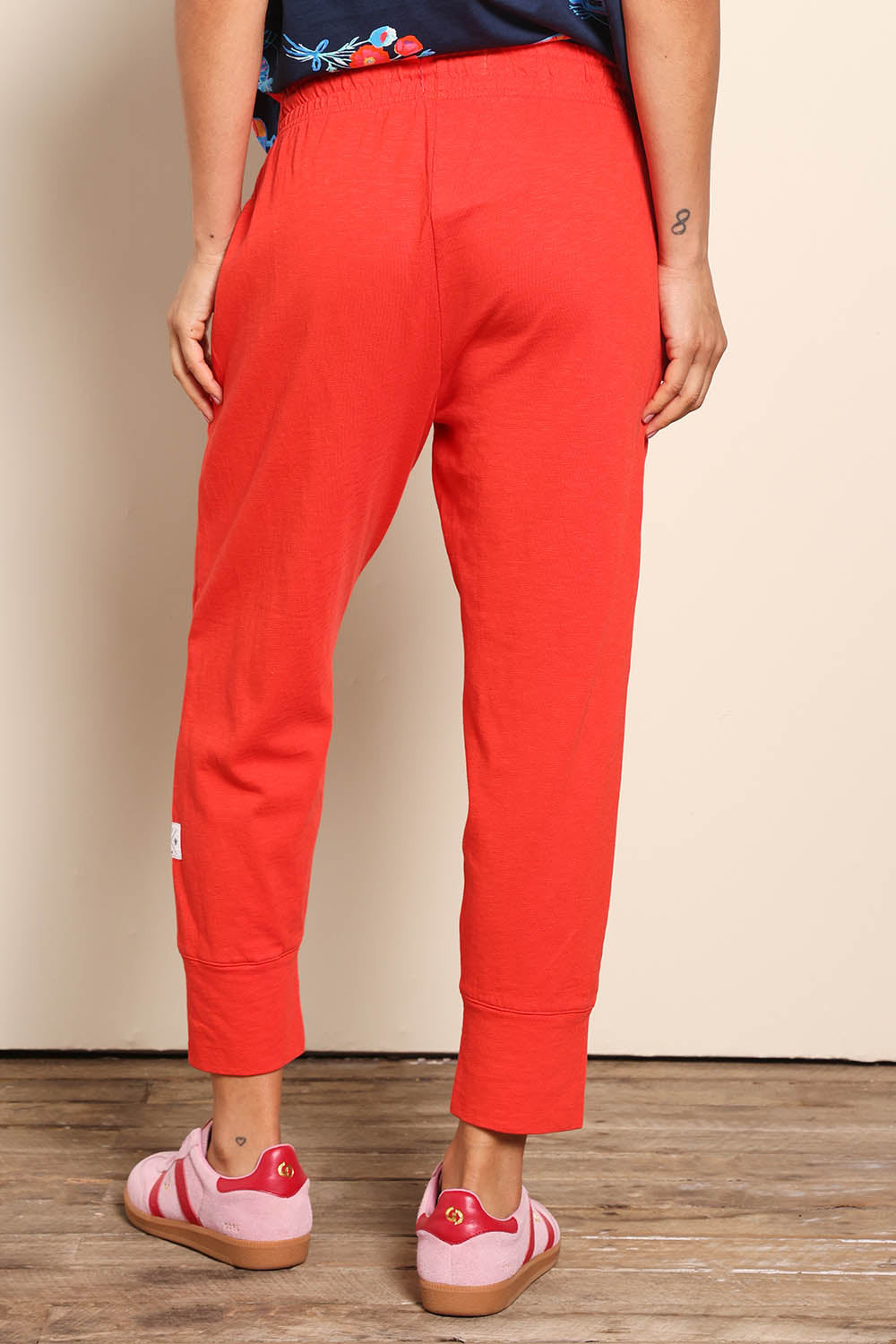 Model Pamelar wearing size 10 of the Fundamental Brunch Cotton Pant – Tangello in colour Tangello, from the back