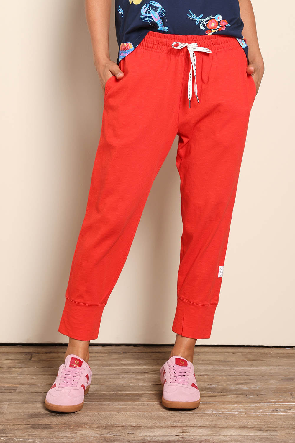 Model Pamelar wearing size 10 of the Fundamental Brunch Cotton Pant – Tangello in colour Tangello, in a cropped view