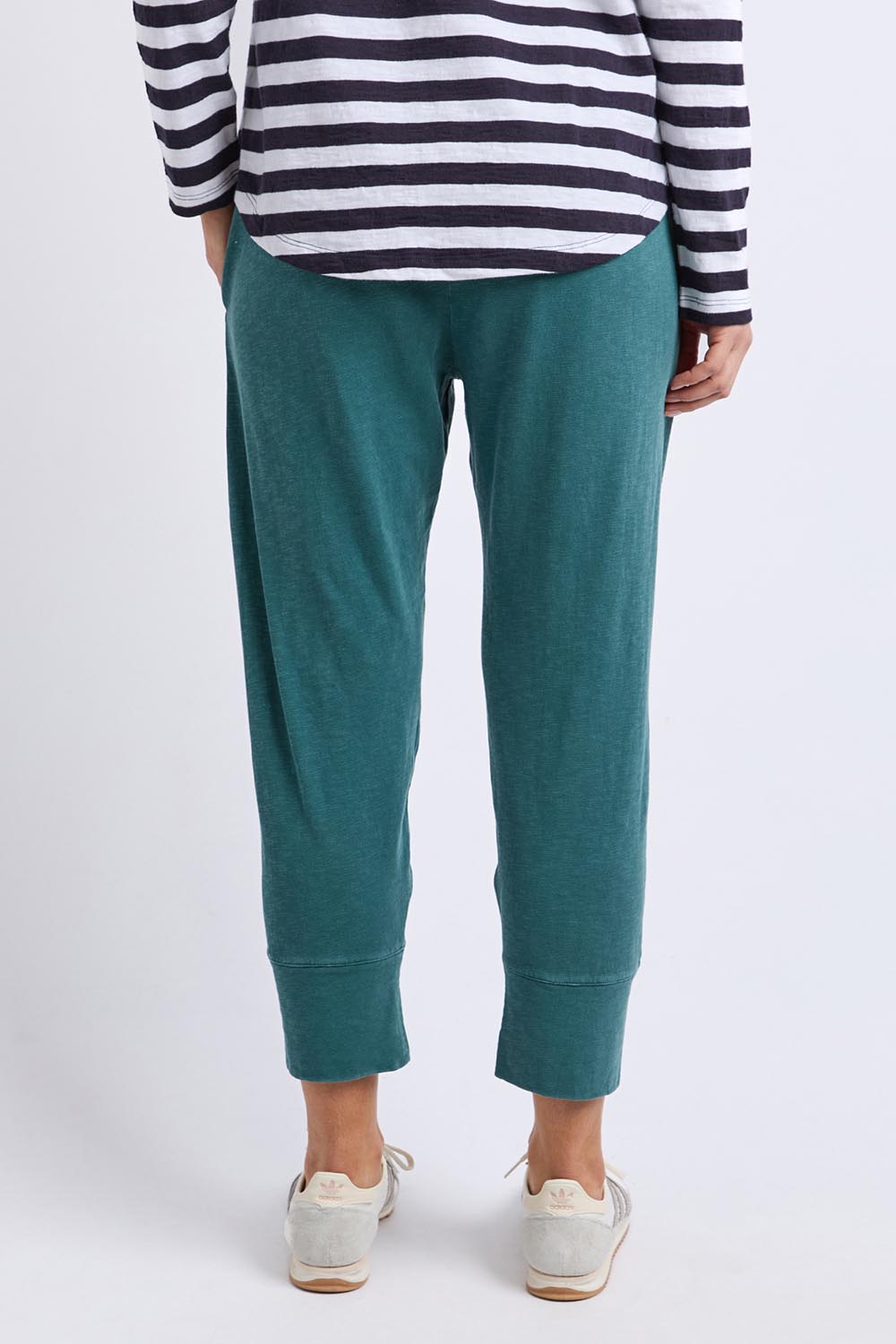 A model wearing the Fundamental Brunch Cotton Pant in colour Teal (Green), from the back