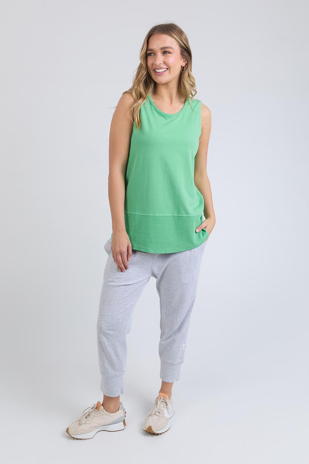 A model wearing the Fundamental Rib Cotton Tank in colour Greenbriar (Green), from the front, showing the whole outfit