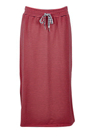 Product shot of the Fundamental Cotton Travel Skirt in colour Watermelon (Red), from the front