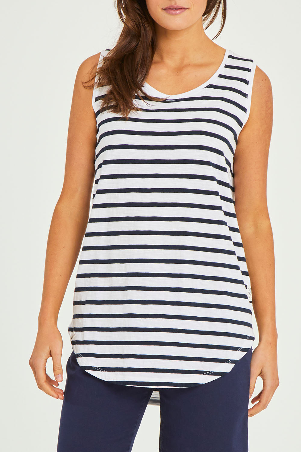 Model Elhana wearing size 10 of the Fundamental Scoop Tank in colour Navywhit (Blue), from the front, cropped image