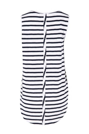 Product shot of the Fundamental Scoop Tank in colour Navywhit (Blue), from the back