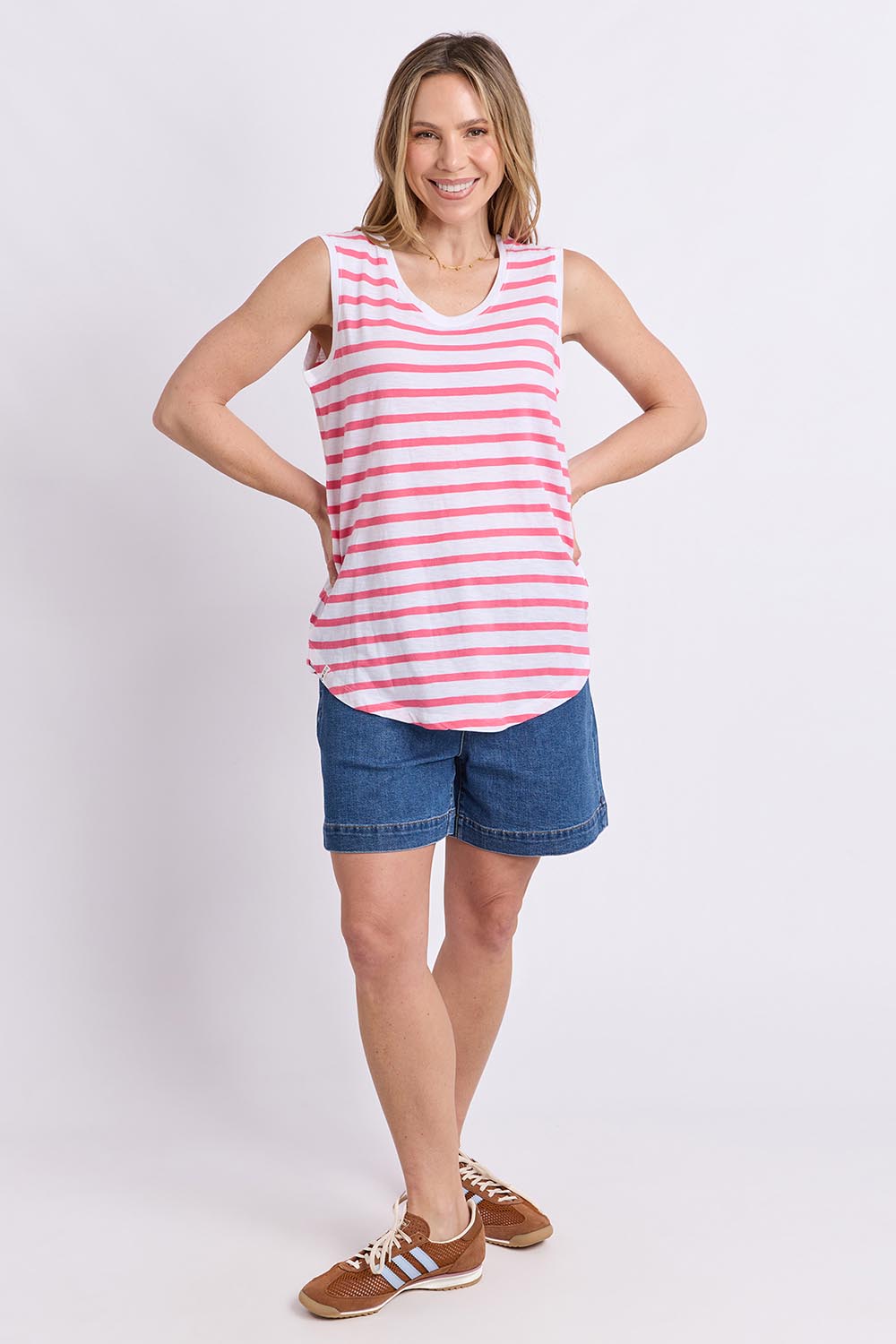 Model Genericm wearing size sample of the " Fundamental Scoop Tank" – Whitepink in colour Whitepink, from the front