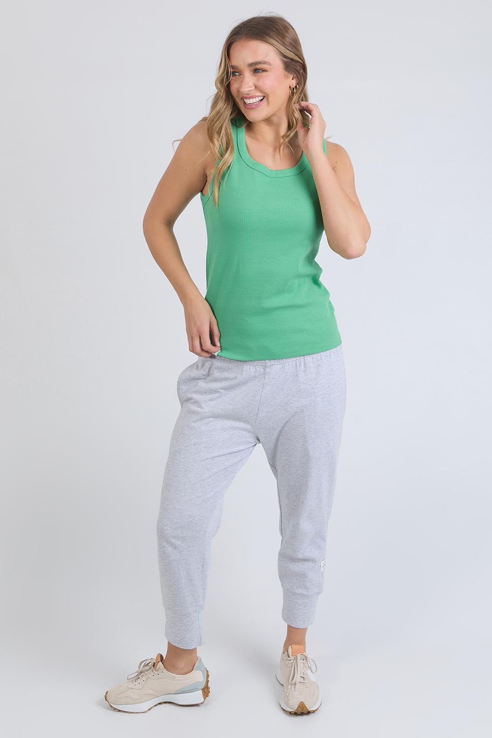 A model wearing the Fundamental Rib Crew Cotton Tank in colour Greenbriar (Green), from the front, showing the whole outfit