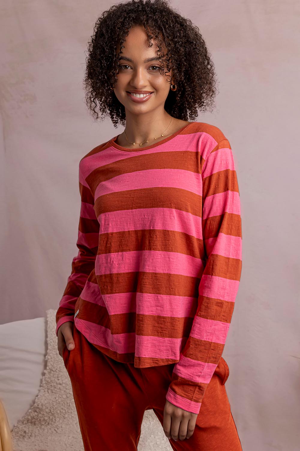 Model Genericm wearing size sample of the Fundamental Spritz Stripe Ls Tee – Earthpink in colour Earthpink, in a cropped view