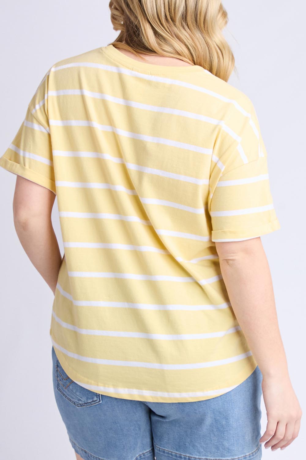 A model wearing the Fundamental Halli Cotton Short Sleeve Tee in colour Bananast, from the back